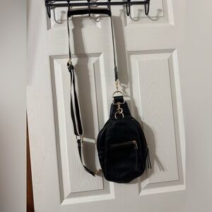 Universal Thread Black Sling Pack Crossbody Bag with adjustable strap 57”max